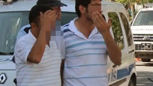 Binlerce kaçak sigarayla tatile gidiyorlarmış