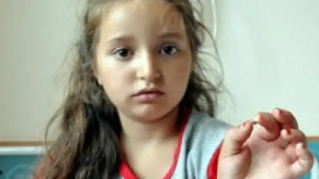 Ayşe'nin yuttuğu diş akciğerinden çıkarıldı