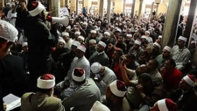 Darbe Ezher şeyhi ile alimleri karşı karşıya getirdi