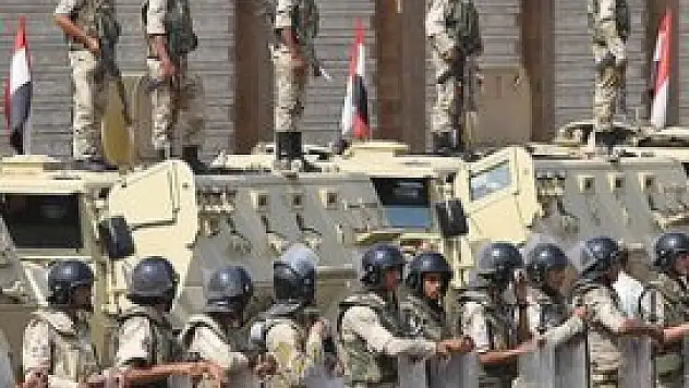 Mısır'da asker taşıyan otobüs kaza yaptı: 15 ölü