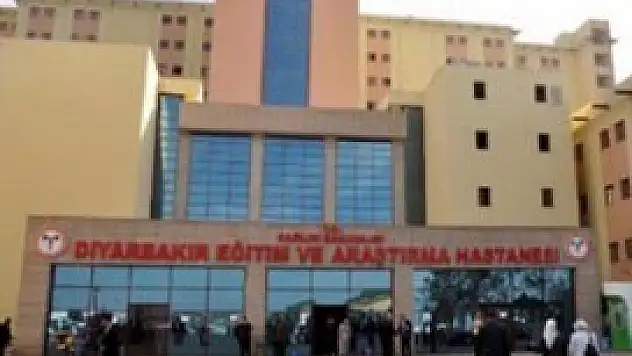 Doktoru bu kez personel dövdü