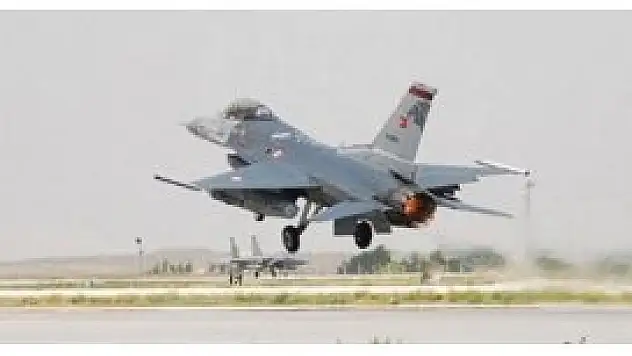 Türk savaş uçakları sınırda