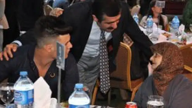 Vali'nin yaşlı ve çocuklarla iftar sevinci
