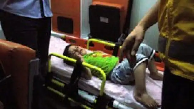 Üzerine televizyon düşen çocuk yaralandı