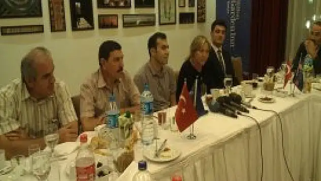 Hilton Garden Inn'den gazetecilere kutlama