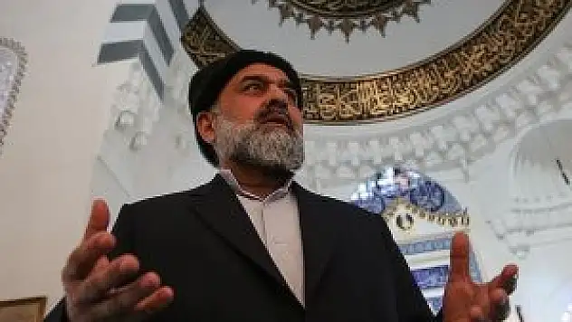 'İslam medeniyetinin merkezi camilerdir'