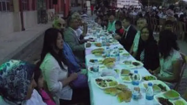 Kulu'da hayırseverlerden 800 kişiye iftar