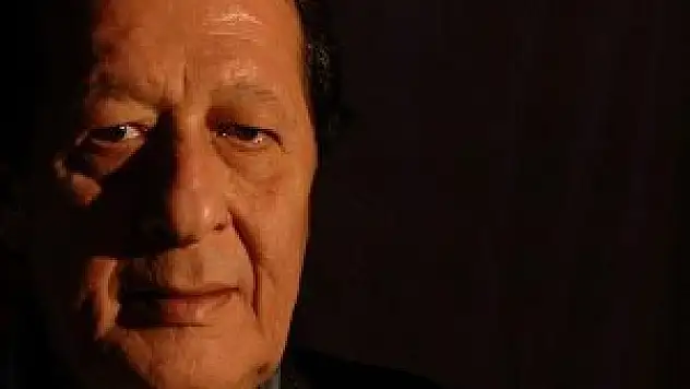 Tiyatro sanatçısı Erhan Abir hayatını kaybetti