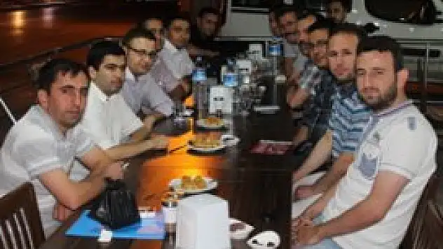 Altınekinli gençler iftarda buluştu