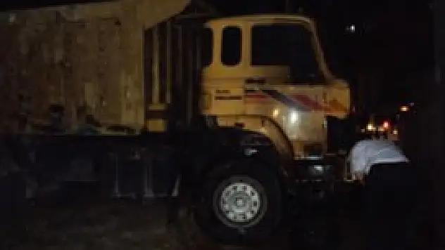 Ziraat Odasına ait 2 kamyon kundaklandı