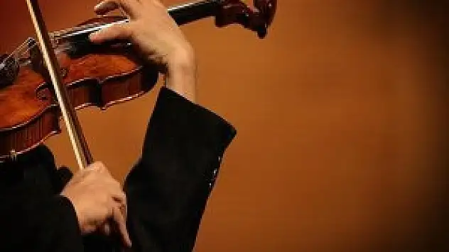 'Metrodaki Kemancı' 4 milyon dolarlık kemanıyla geliyor