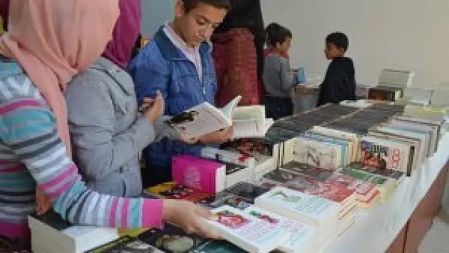 Taşkent'te kitap fuarı açıldı