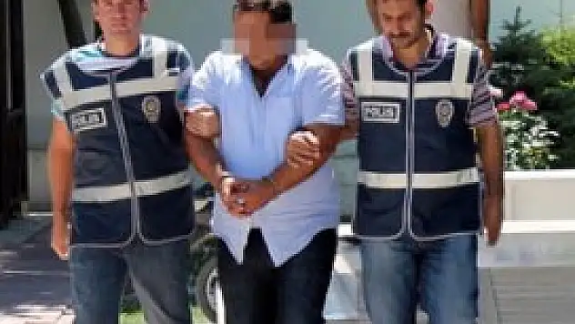 Sahte kimlikle para çekerken yakalandı