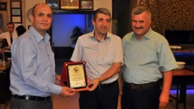 AKTSO'dan meclis üyelerine plaket