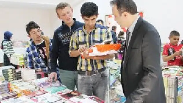 Taşkent'te Kitap Fuarı'na yoğun ilgi