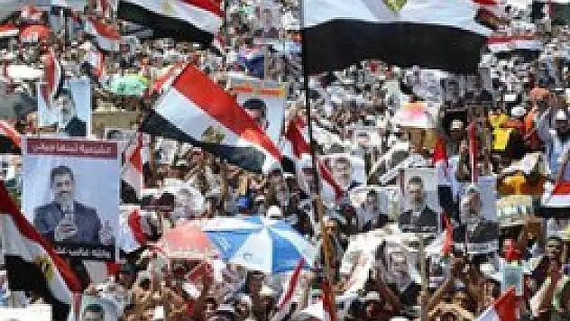 Mısır'da darbe karşıtları meydanlara indi