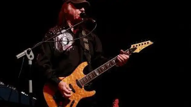 Erkin Koray İstanbul'da sahne aldı