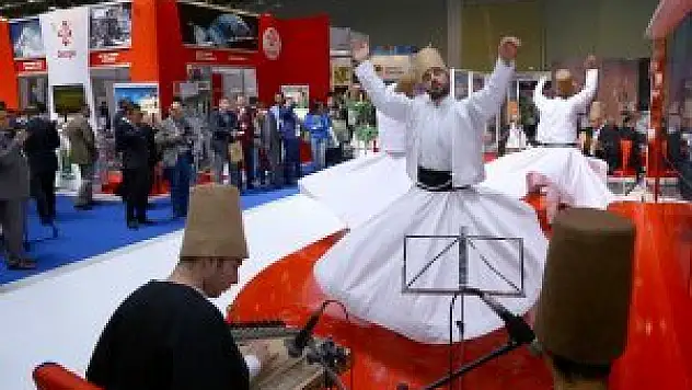 Konya Büyükşehir Belediyesi Semazen Grubu gösterileri ilgiyle izlendi