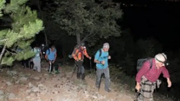 Dağcılardan mehtap yürüyüşü