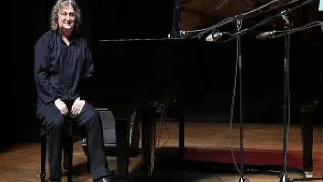 Tuluyhan Uğurlu Bükreş'te konser verecek