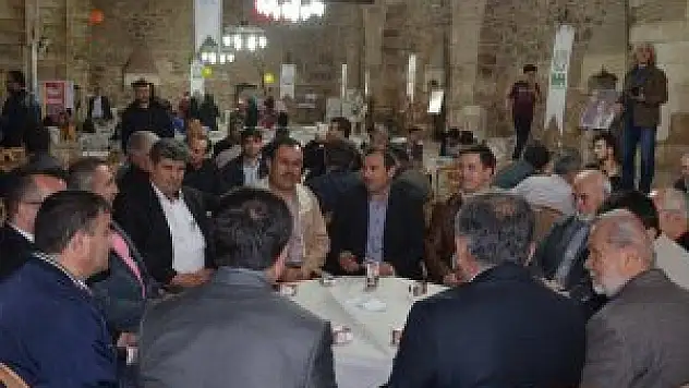 Ilgın İHH'dan 'Yetim Gülerse Dünya Güler' yemeği