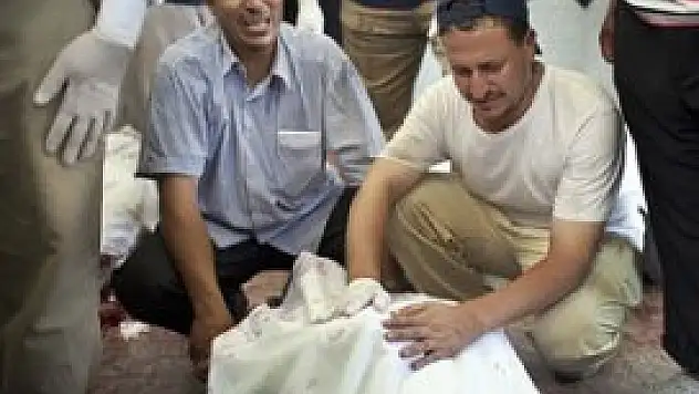 Demokrasi yanlılarına ateş açıldı