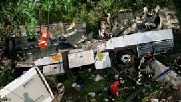 İtalya'da otobüs kazası: 37 ölü