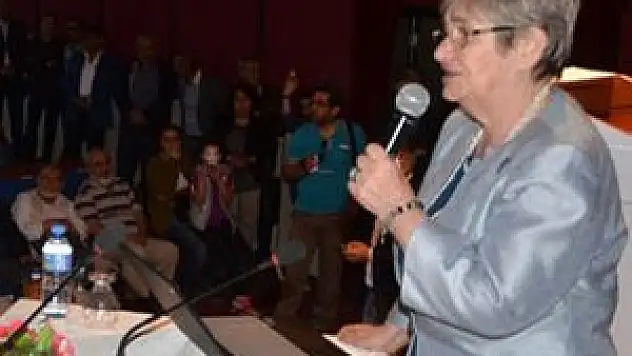 Canan Karatay Konya'da konferans verdi