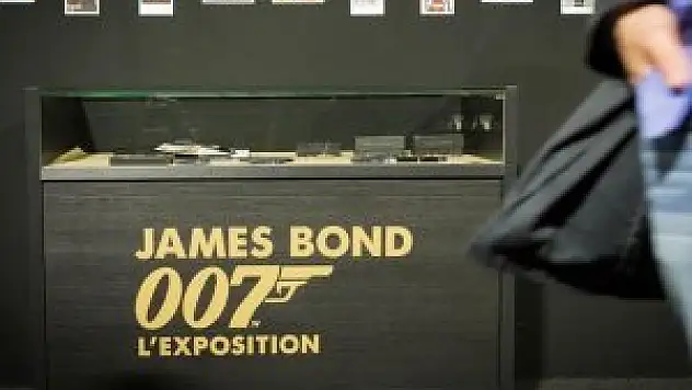 Paris'te 'James Bond' sergisi