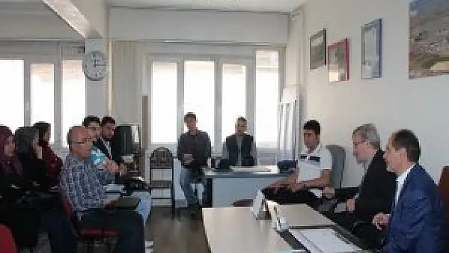Altınekin gençliği taşın altına elini koymalı