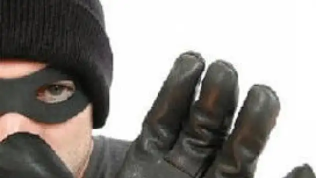 HIRSIZ BUNU DA BECERDİ!