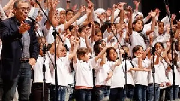 Lübnan'da 'Küresel Suriye Haftası'nda çocuklar şarkı söyledi