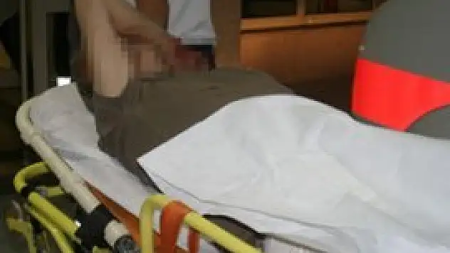 Parkta alkol alıyor diye bıçaklandı