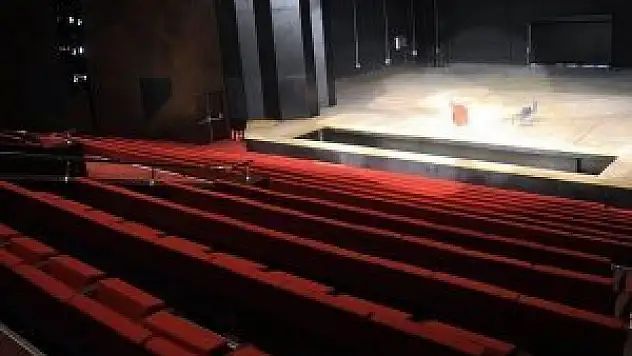 'Ay Işığında Şamata' 20 Nisan'da sahnelenecek