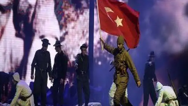 '1915 Bir Hilal Uğruna' gösterisi İzmir'de sahnelendi