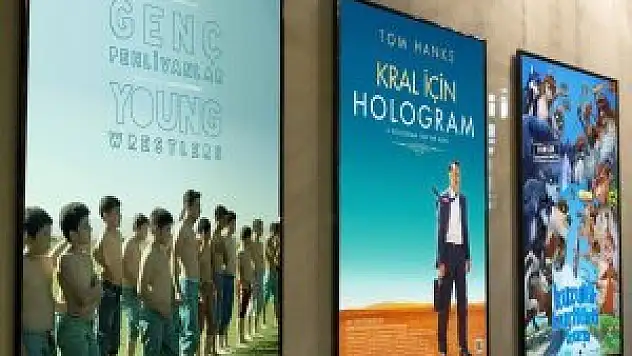 Vizyona 12 film girecek