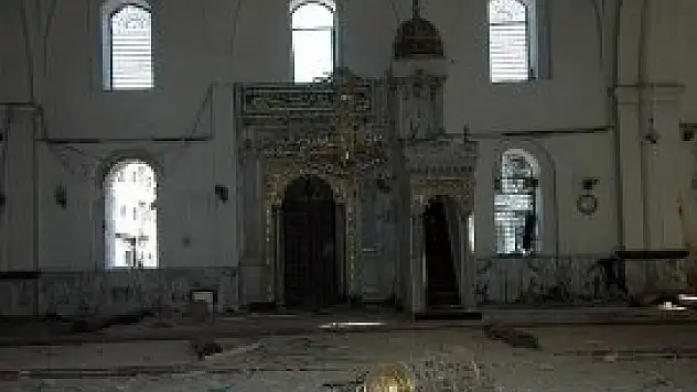 Camiyi bombaladılar