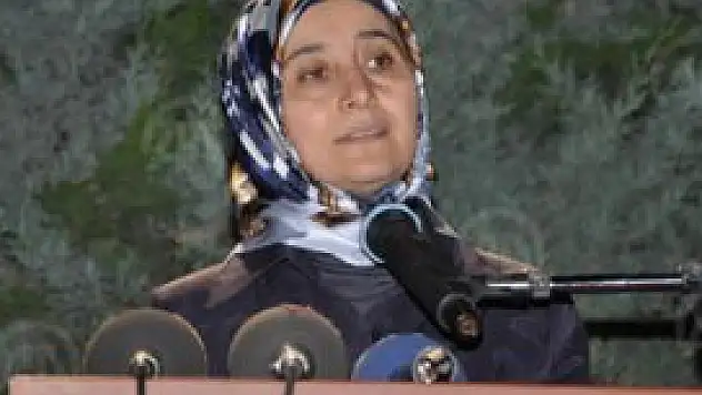 Sare Davutoğlu iftarda yetimlerle buluştu