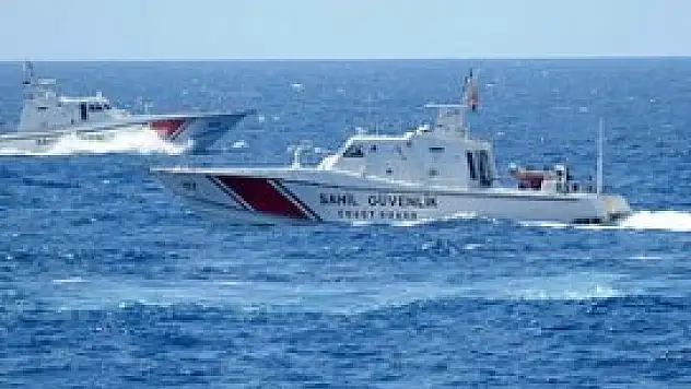 Ege'de kaçakları taşıyan sürat teknesi battı