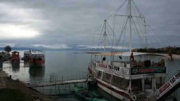 Beyşehir'de yat turlarına soğuk hava engeli