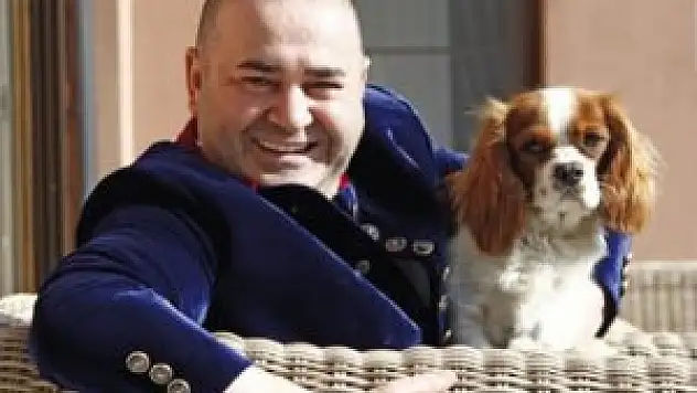 Şafak Sezer tiyatroya nasıl başladığını anlattı