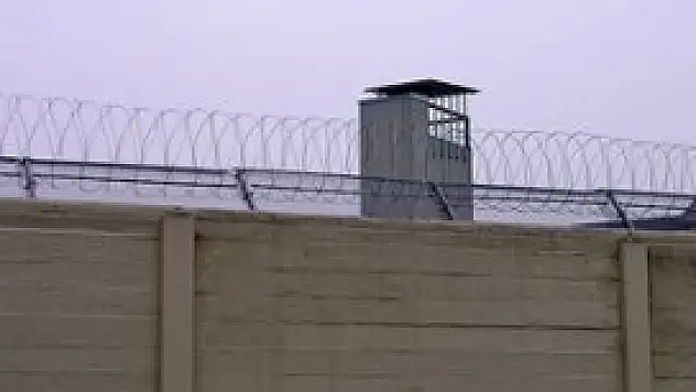 Hücrede unutulan gence 4 milyon dolar tazminat