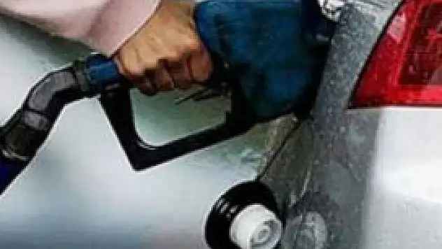 Benzinde indirime gidildi