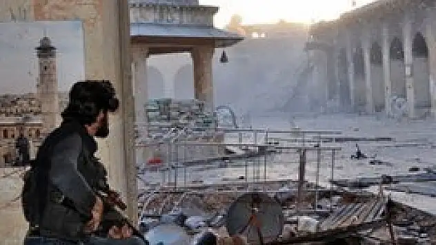 Emevi Cami içinde keskin nişancı savaşı