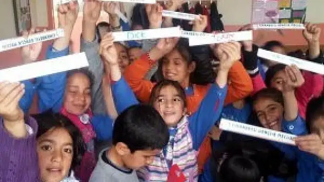Cihanbeyli Gençlik Meclisi'nin okullara desteği sürüyor