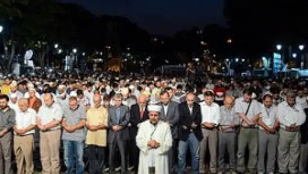 Ayasofya'dan Adeviyye'ye dualarla destek