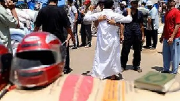 Polis Adeviyye Meydanı'nın çevresinde mevzilendi