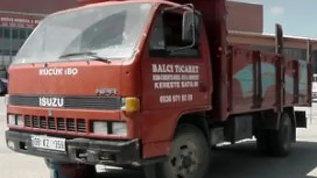 Kamyonet kolu ve bacağının üzerinden geçti