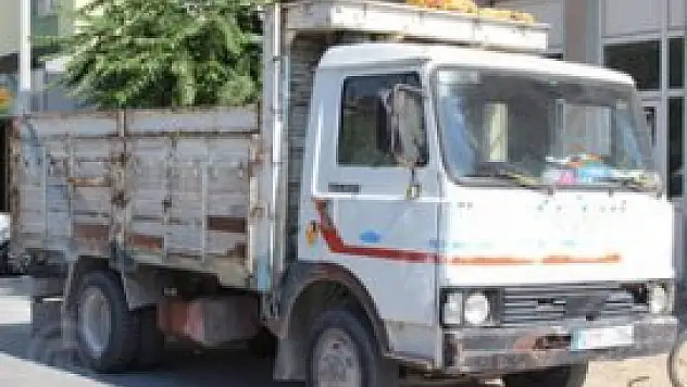 Bisiklet kamyonete çarptı 1 ölü