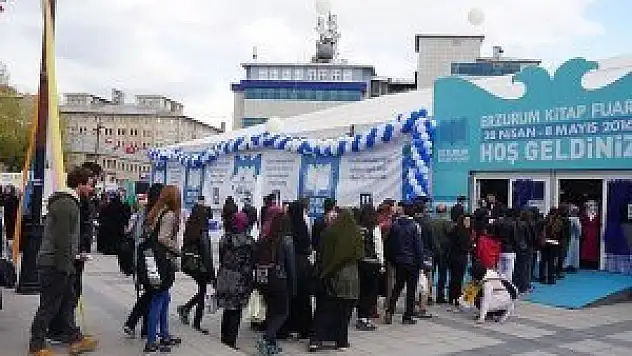 Erzurum'da kitap fuarına büyük ilgi